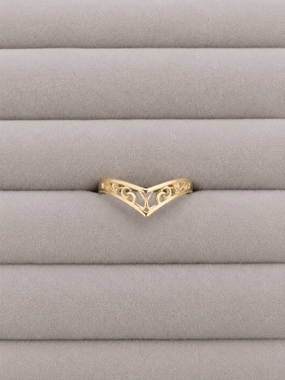 Filigree V Gold Ring - Elegant Women's Band - Picture 2 of 4